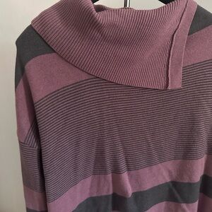 Liz Claiborne Mauve and Charcoal Sweater